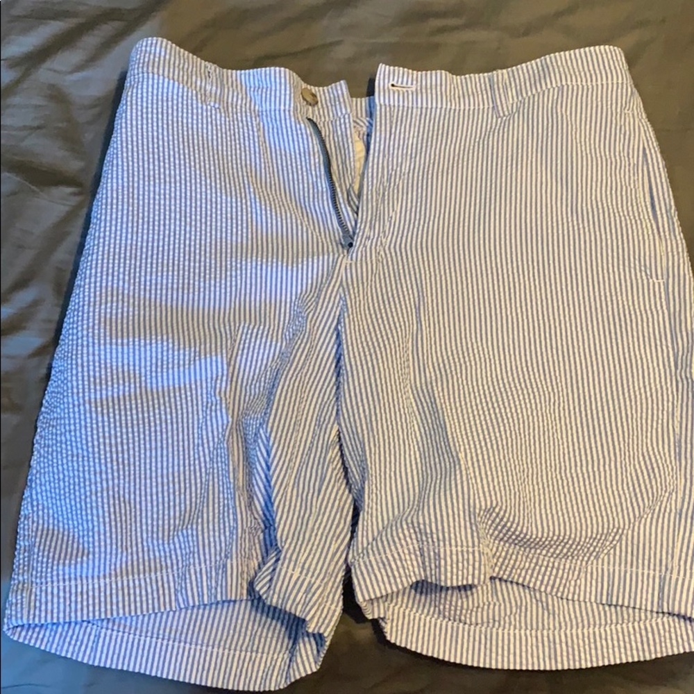 Vineyard vines 33 khaki shorts